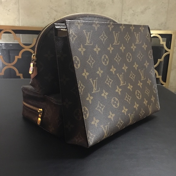 Louis Vuitton Handbags - Louis Vuitton Monogram Poche Toliette Canvas!  Excellent condition!